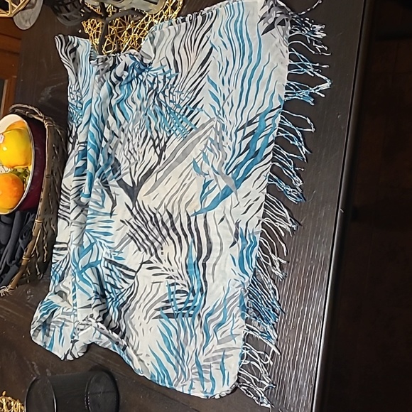 Breezy Palm leaf Silhouette Scarf with Fringe Extra Wide - Picture 2 of 2
